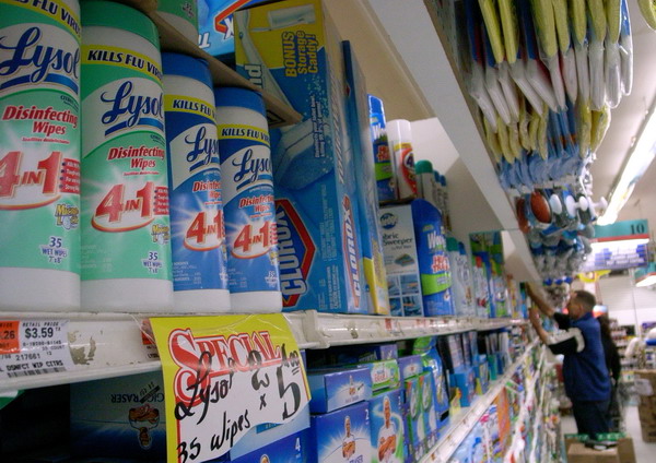 组图:纽约商家促销杀菌消毒用品