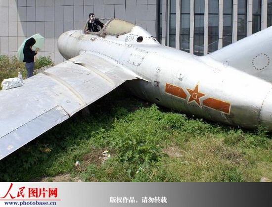 组图:江苏盐城新四军纪念馆展品被弃置在垃圾