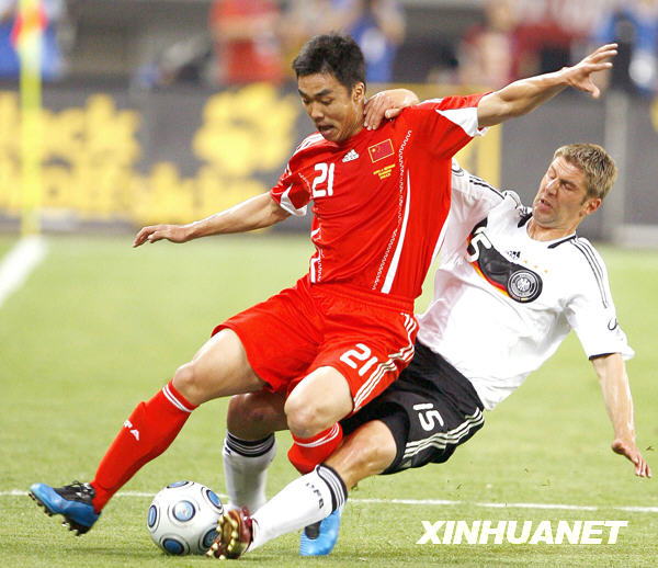 中德足球友谊赛:中国战平德国 (6)