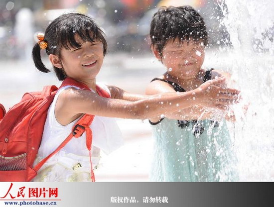 组图:郑州地区高温预警连续三日超40度