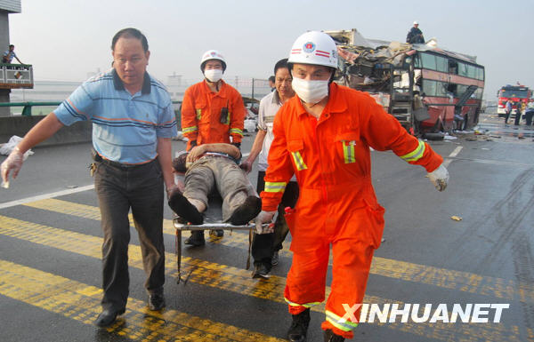 浙江瑞安重大交通事故造成7死20余人伤 (2)