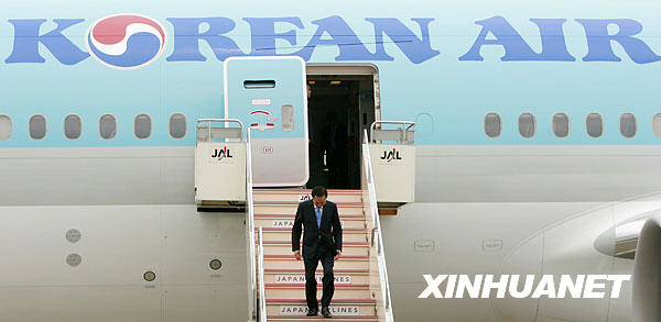 组图:韩国总统李明博抵达日本访问