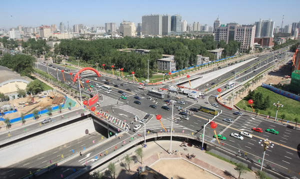 7月1日,河北省石家庄市"三年大变样"工程重要组成部分裕华路,槐安