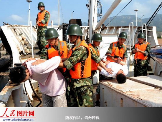 江苏连云港:海警夏季海上处突大练兵