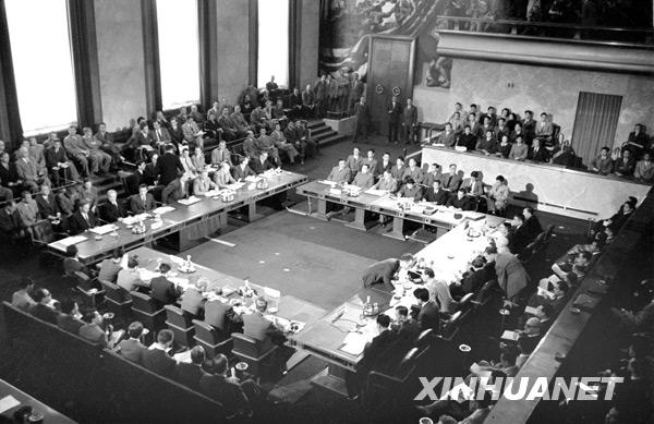 这是日内瓦会议最后一次全体会议(1954年摄). 新华社发(资料照片)