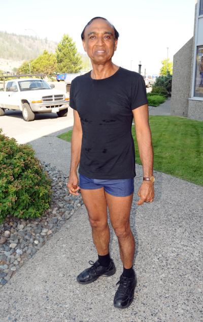加拿大一瑜伽教练遭投诉:男教练不能穿短裤