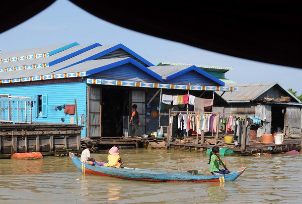 组图:柬埔寨洞里萨湖的水上人家