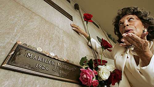 玛丽莲梦露上方墓穴在网上以460万美元卖出