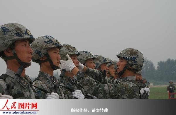 探访阅兵村:队列有灵魂 正步有生命 (3)