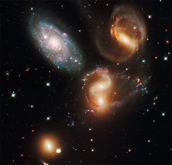 哈勃望远镜涅磐重生 拍摄惊艳太空照 (7)