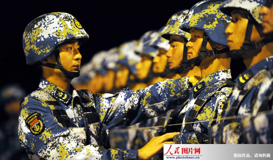 海军陆战队方队:军中尖刀