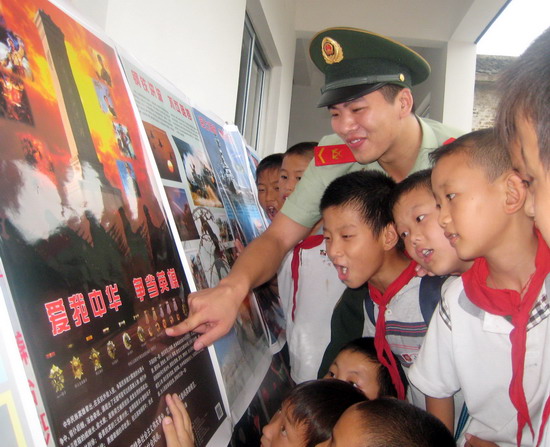 浙江台州边防: 国防教育日 走进阅兵村