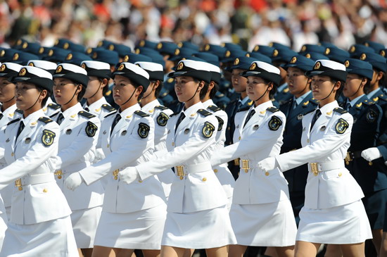 这是女兵方队.新华社记者赵鹏摄