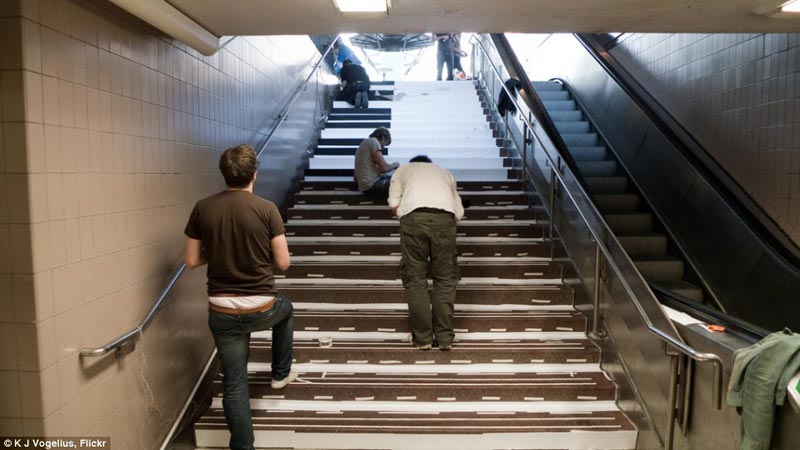 瑞典地铁安装音乐楼梯 踩踏阶梯会发出美妙音