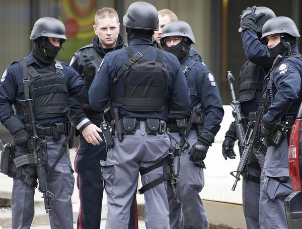 组图:加拿大西部城市埃德蒙顿发生劫持人质事