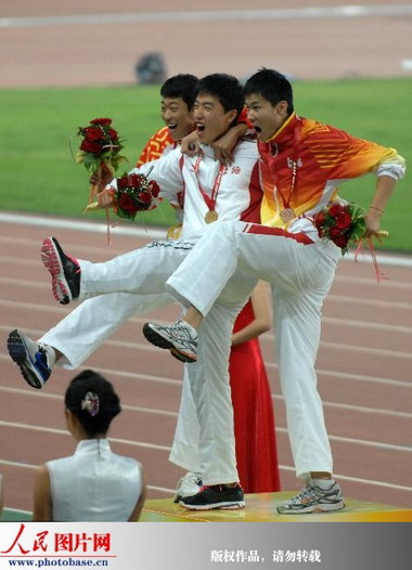 全运会男子110米栏决赛:刘翔13秒34三连冠 (2