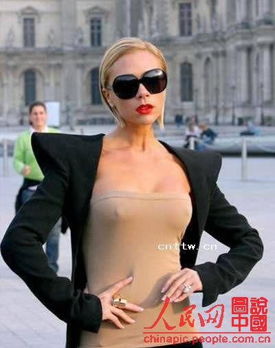 劲爆街拍:豪爽女星不要内衣 (7)--<em>图片</em>--人民网