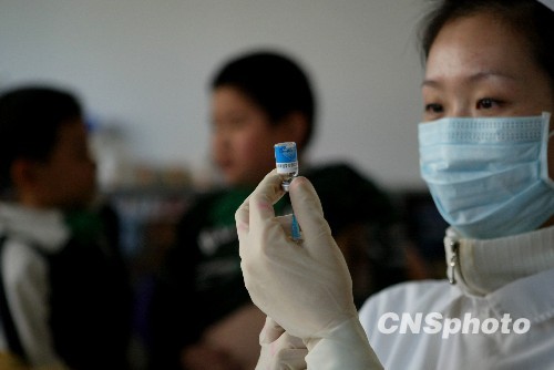 组图:上海中小学生接种甲流疫苗--图片--人民网