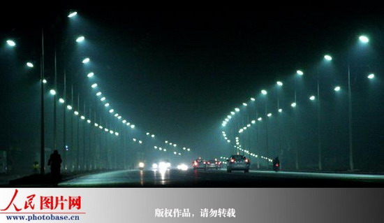 世界首条大功率太阳能LED路灯系统在重庆大足