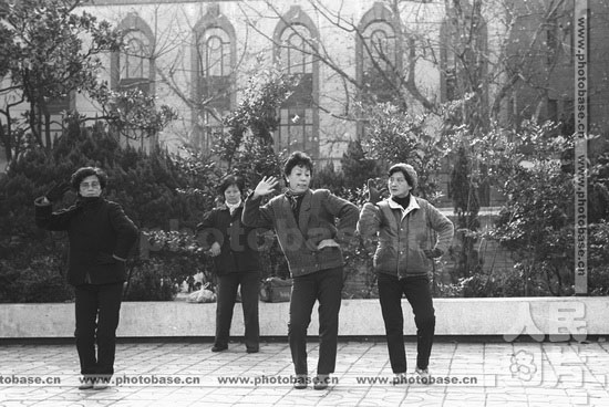 当欢快的迪斯科舞曲奏响之时