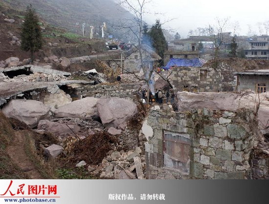 云南镇雄县塘房镇发生一起山体崩塌地质灾害 