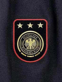 德国队世界杯新球服酷似纳粹党卫军制服 (4)
