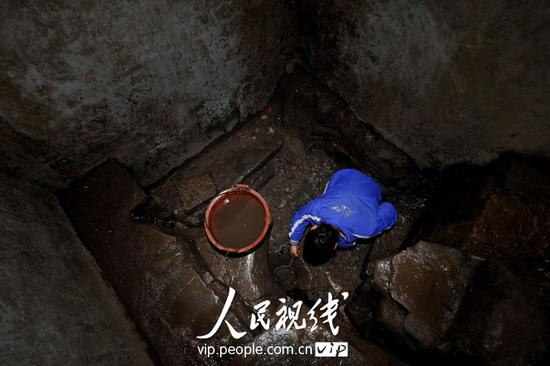 贵州平坝:平阳村水贵如油 人畜饮水告急 (3)