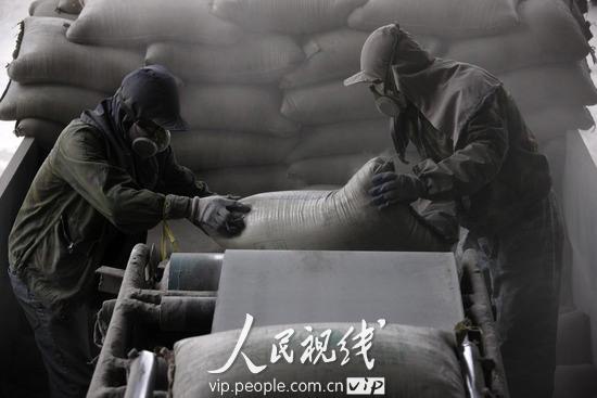 图片故事:安徽水泥搬运工的一天 (10)