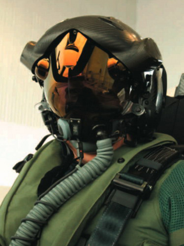 美军F-35第二代头盔显示系统亮相 (2)
