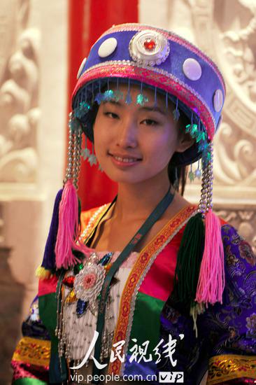 云南馆:恐龙、美女、多彩的民族服装