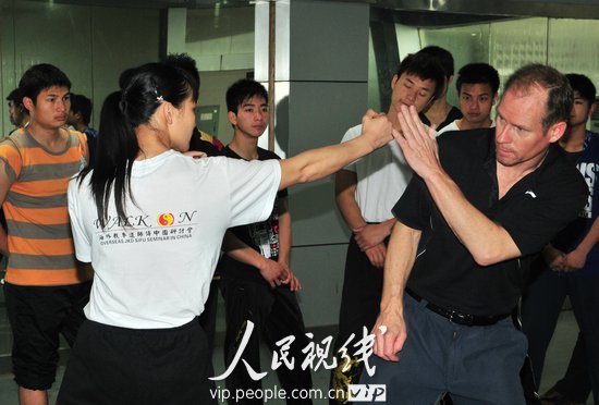 湖南长沙:李小龙亲传美国弟子开馆传授截拳道