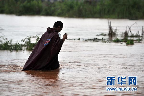 暴雨来袭 广东河源34个乡镇受灾 (3)
