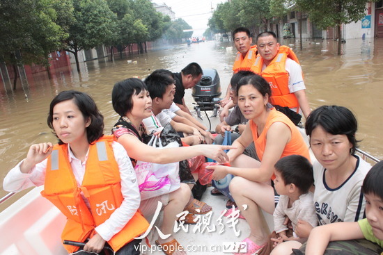 江西组织千余名干部救援 四万名群众紧急转移