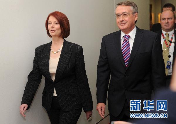 朱莉娅·吉拉德取代陆克文成为澳大利亚首位女
