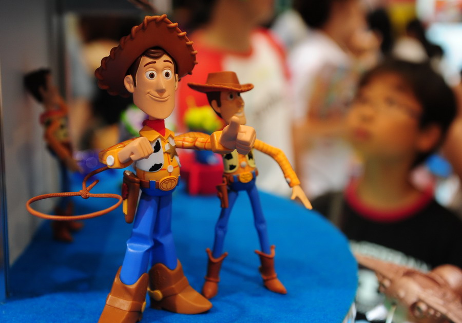 《玩具总动员》中的卡通人物吸引了参观