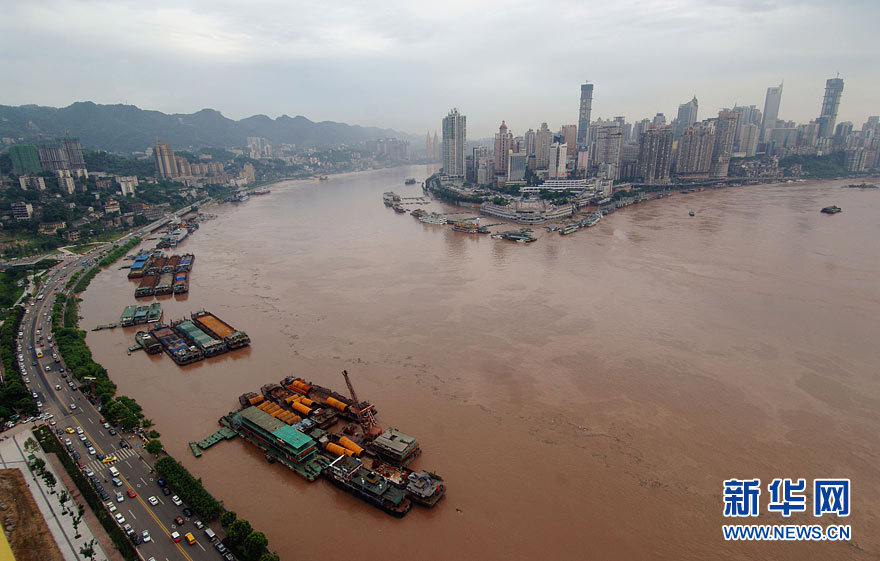高清:三峡迎来特大洪峰 规模超过1998年洪水 (
