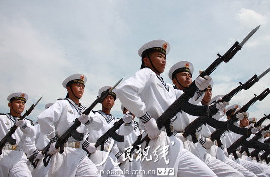 广东:迎八一海军驻沙角部队举行阅兵仪式 (7