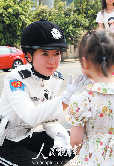 图片故事:重庆女子交巡警特勤队 重庆新城市名