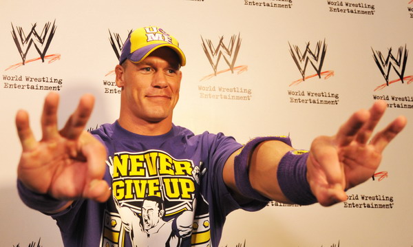 8月22日,约翰·塞纳(John Cena)出席赛前的新