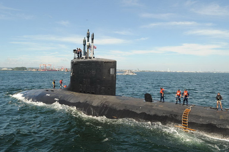 高清:美最先进攻击核潜艇抵日 首次部署东亚