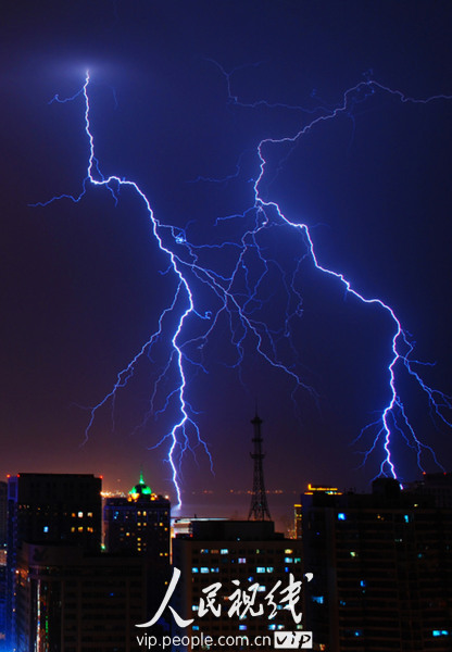 重庆主城昨日打雷310次闪电5758次 (2)--图片频道--人民网