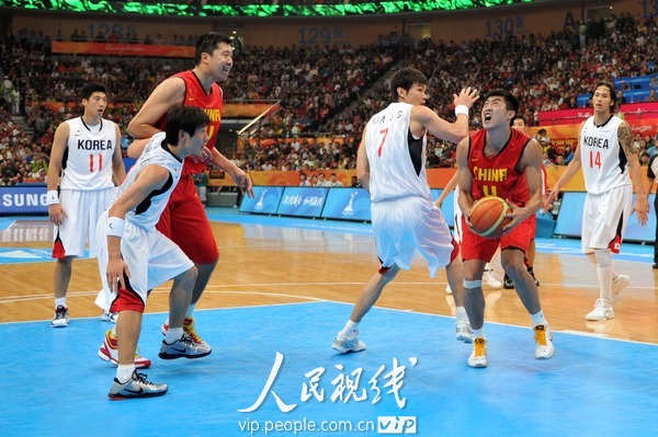 2010亚运会男篮小组赛中国队小胜韩国 (3)