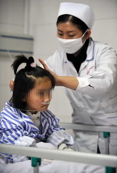 <em>新疆</em>全力救治阿克苏第五小学踩踏受伤学生 (2