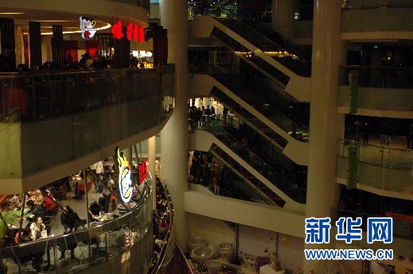 北京西单大悦城影院设施起火 部分楼层停电 (5
