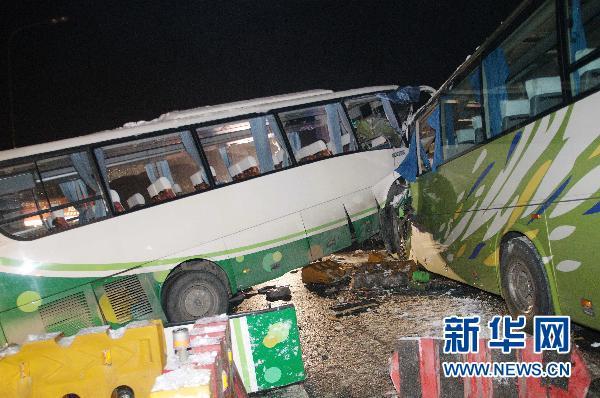 杭州机场高速客车相撞事故已造成6人死亡 (3)