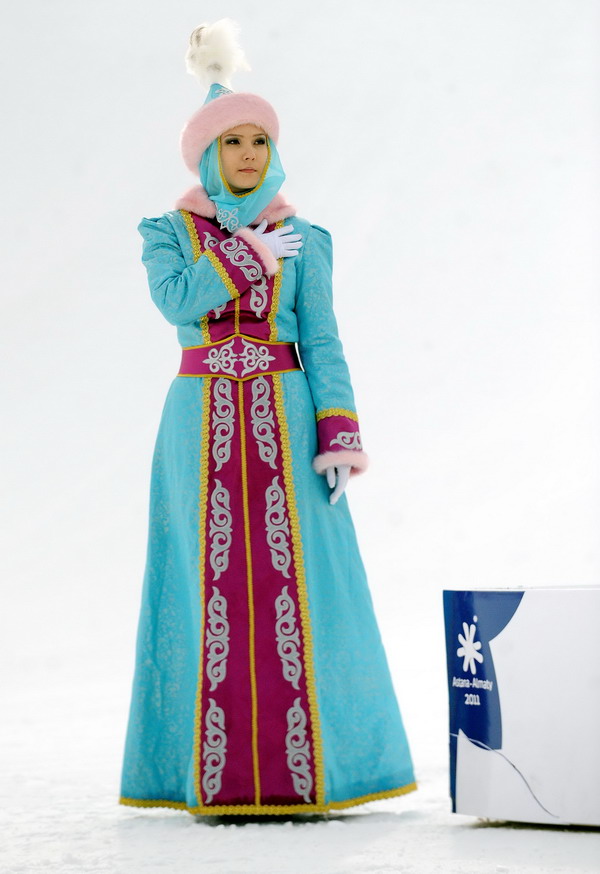 哈萨克族女性传统服饰色彩研究(可编辑)