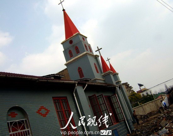 安徽芜湖:百年教堂平移走10米