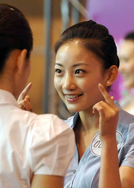 高清:南航新疆招募<em>空姐</em>全程--图片频道--人民网