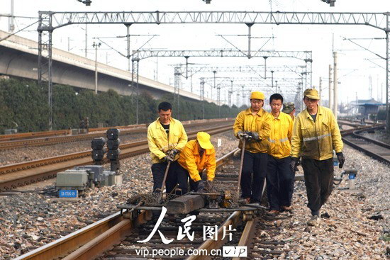 图片故事:京沪铁路新闸段上的黄马甲 (2)