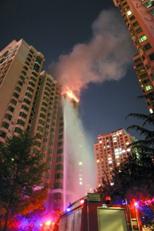 组图:北京海淀区太阳园小区一高层居民楼起火